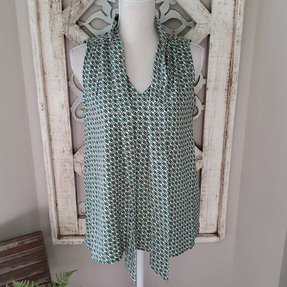 Maison D'Amelie Women's Sleeveless Tie V-Neck Top in Green Geo Print - Picture 3 of 13